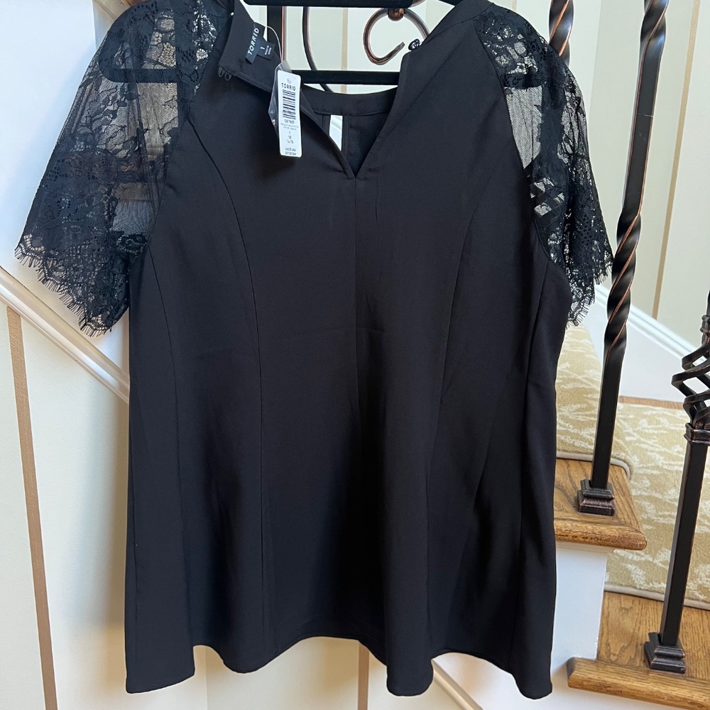 NWT Torrid Plus Size 1X Black Crepe Fit & Flare Blouse with Lace Sleeves - Picture 4 of 14